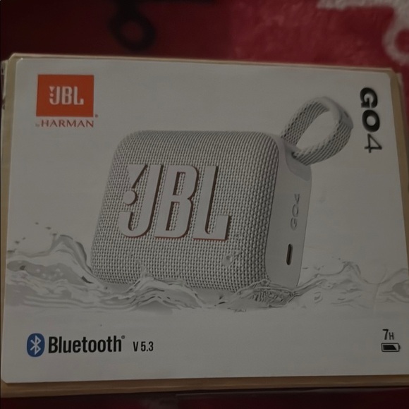 JBL GO 4 Bluetooth Speaker - White New Box waterproof 7H - Picture 1 of 3